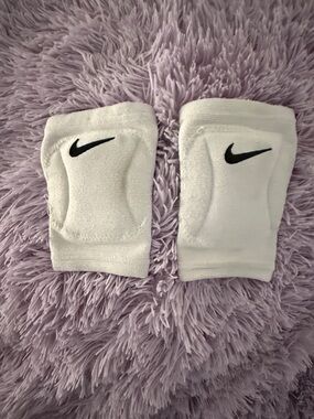Nike White Protective Knee/Elbow Pads with Black Swoosh 10-16